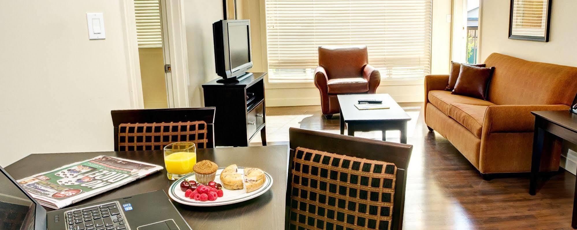 Clearwater Residence Hotel Timberlea ฟอร์ตมิคมาร์รีย์ ภายนอก รูปภาพ